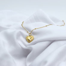 Load image into Gallery viewer, Small Heart Locket