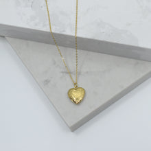 Load image into Gallery viewer, Large Heart Locket