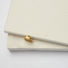 Load image into Gallery viewer, Radial Signet Ring