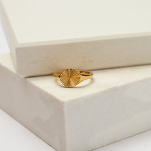 Load image into Gallery viewer, Radial Signet Ring