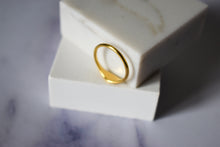 Load image into Gallery viewer, Oval Signet Ring