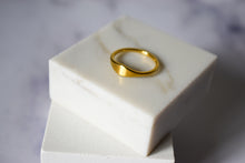 Load image into Gallery viewer, Oval Signet Ring